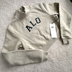 NWT ALO cropped graphic sweatshirt!🧡